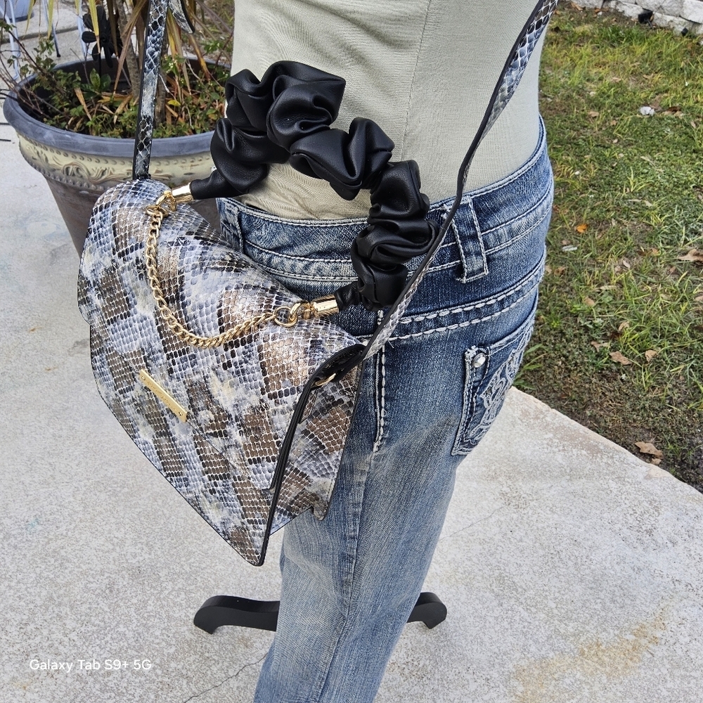 NWT SNAKE BETSEY JOHNSON SCRUNCHIE TOP HANDLE - Picture 2 of 5